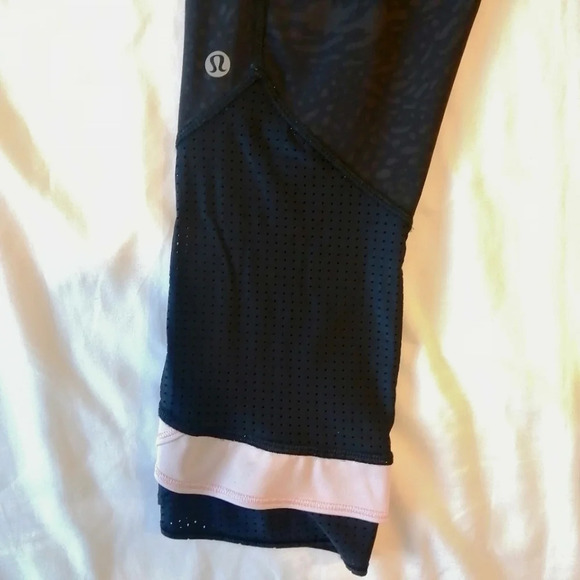 Lululemon Sweaty or Not Crop 21" Full-On Luxtreme Watermark Black Pink Leopard 4 - Picture 8 of 16